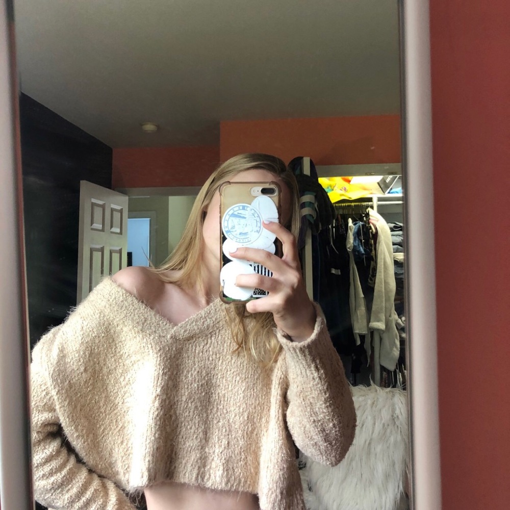 Urban Outfitters Cropped sweater